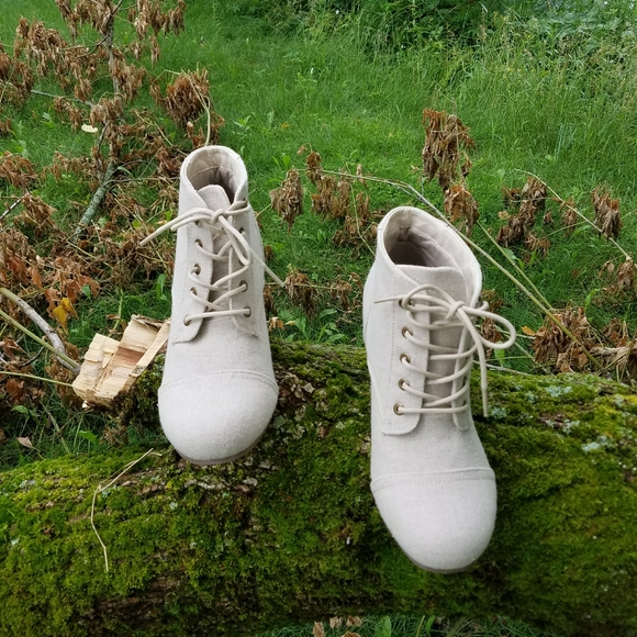 NWT 🎉Host Pick🎉 Chelsee Girl Brand Cream Wedges - Picture 3 of 12